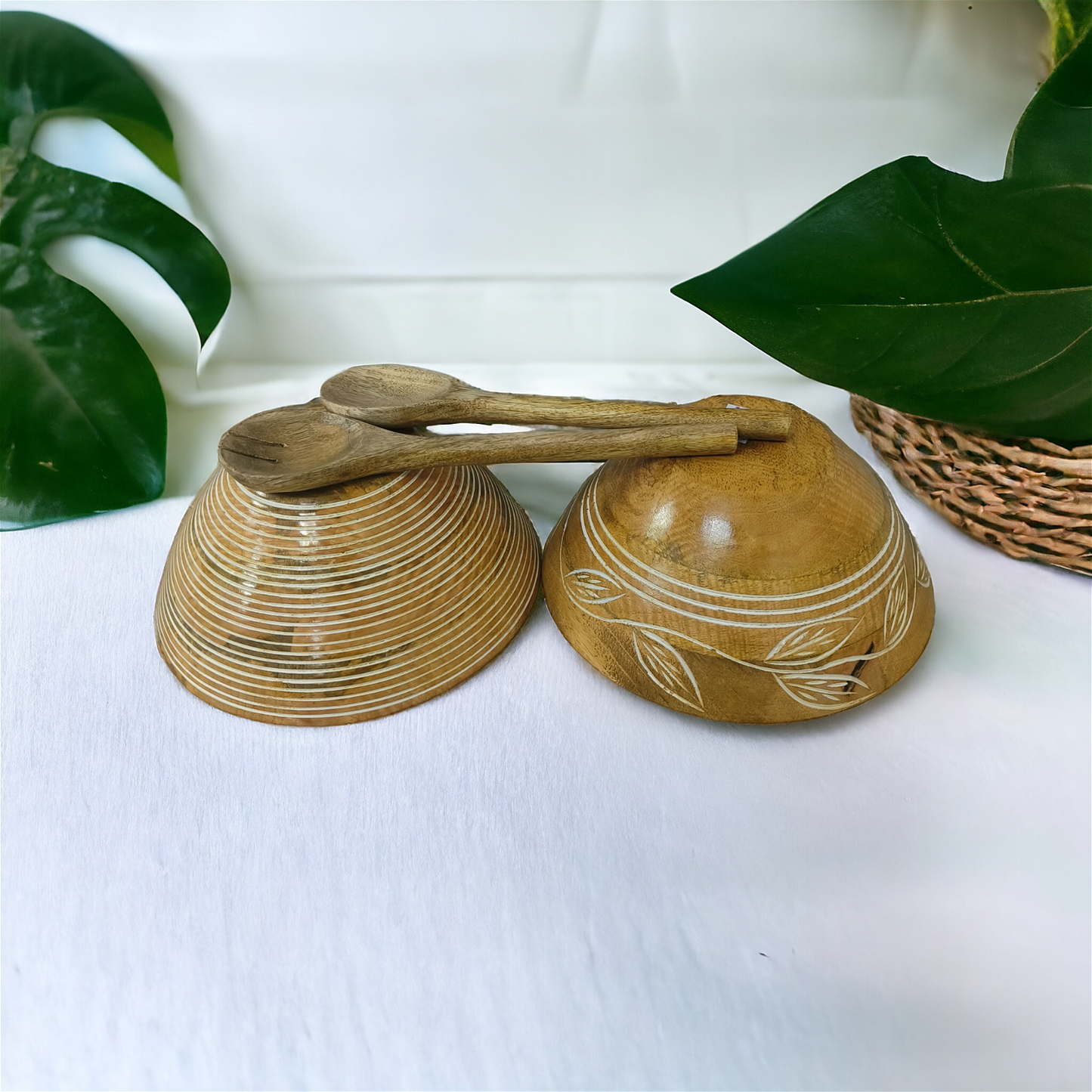 Wooden Engraved And Carved Salad Bowl - Leaf Carving