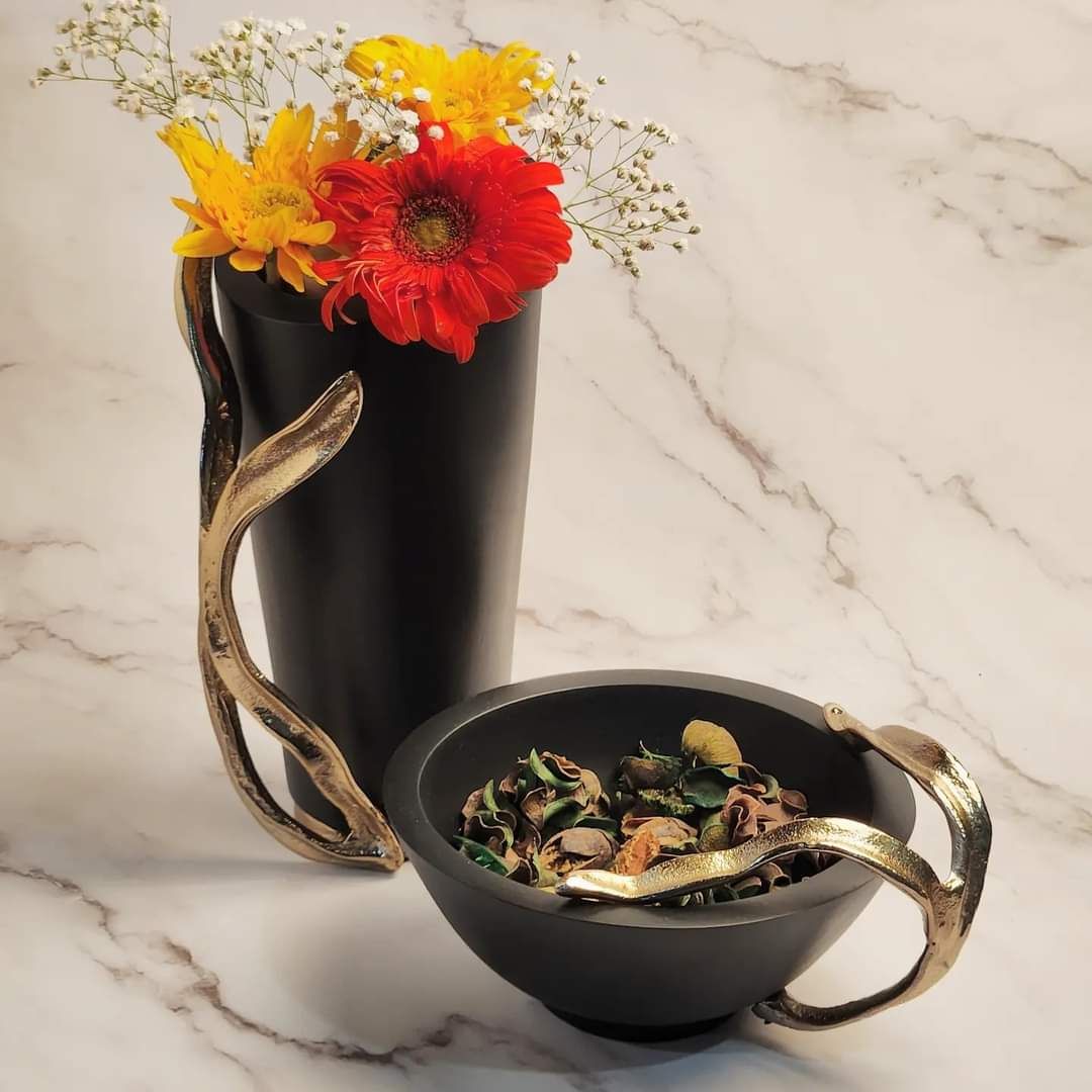 Black and Gold Decorative Vase - - Samaa India - Black and fold decorative vase and bowl luxury - #tag1# - #tag2# - #tag3# - #tag4# 